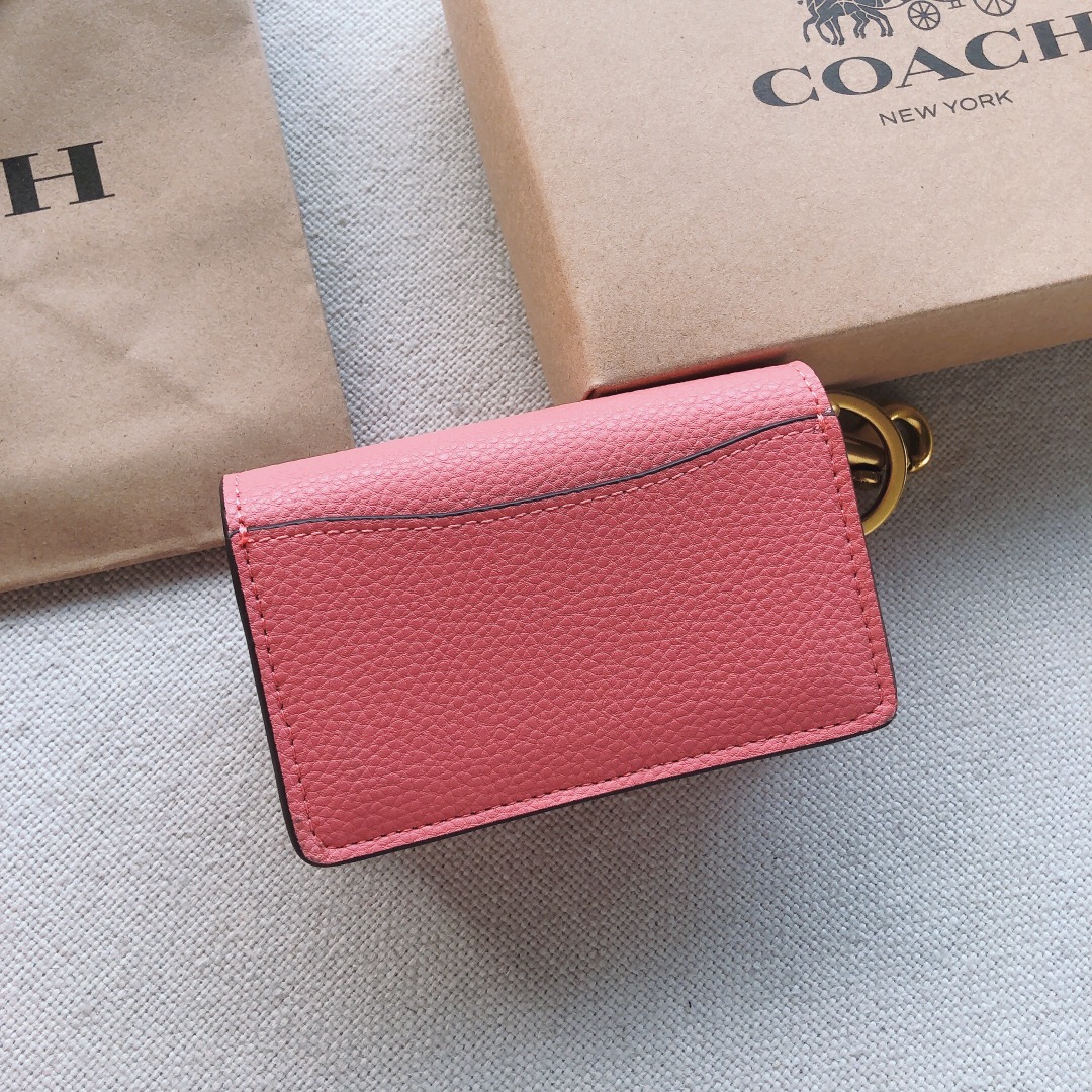 Coach ～款号：1614 Coach Tabby系列卡包/挂件 采用荔枝纹牛皮制作 装10张卡没问题