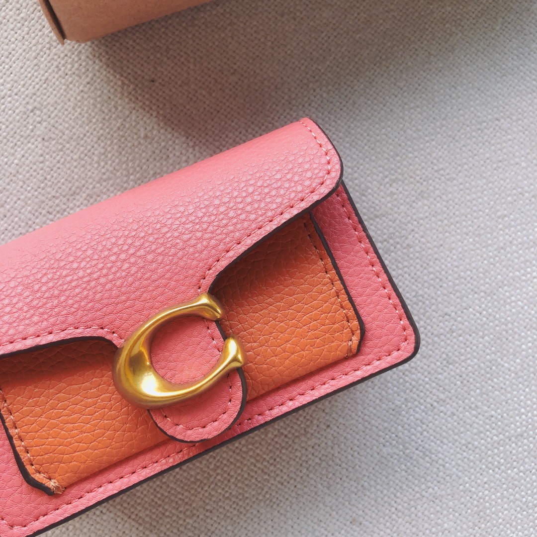 Coach ～款号：1614 Coach Tabby系列卡包/挂件 采用荔枝纹牛皮制作 装10张卡没问题