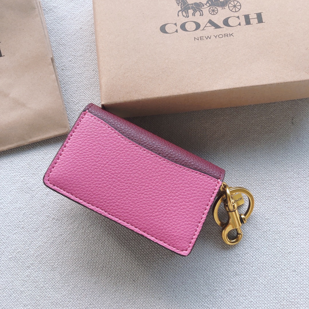 Coach ～款号：1614 Coach Tabby系列卡包/挂件 采用荔枝纹牛皮制作 装10张卡没问题