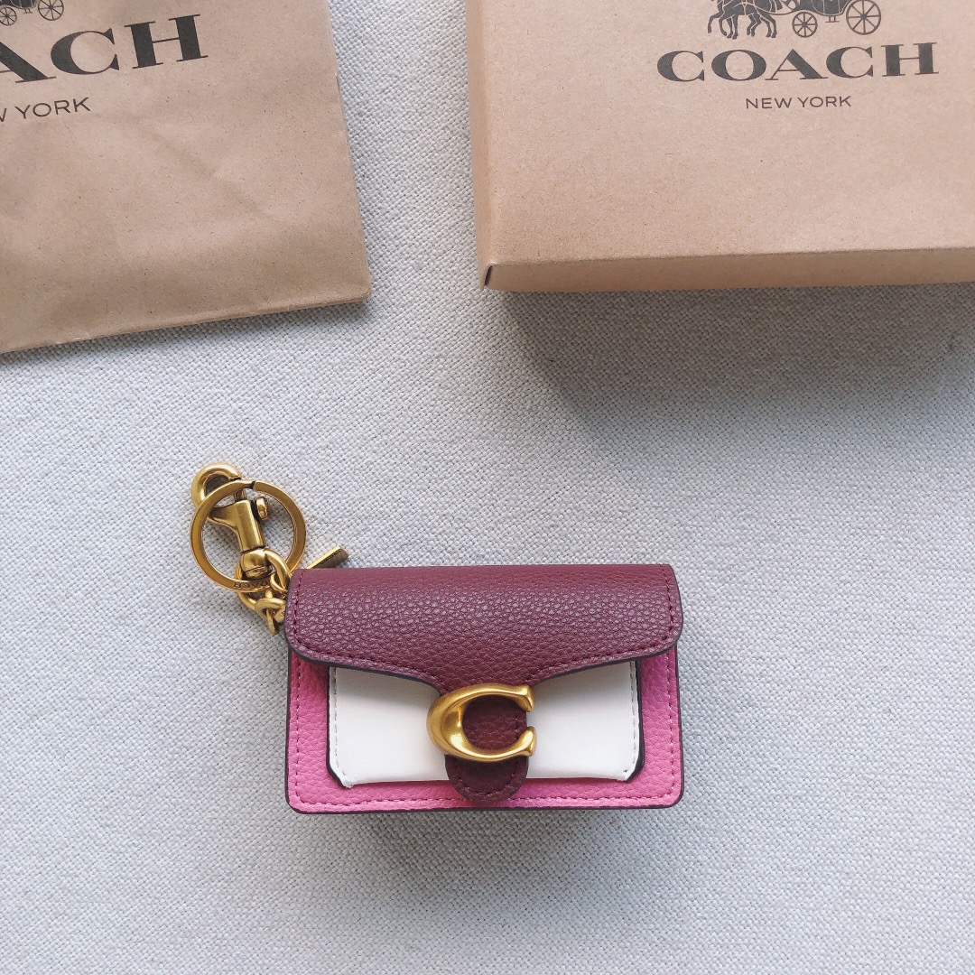 Coach ～款号：1614 Coach Tabby系列卡包/挂件 采用荔枝纹牛皮制作 装10张卡没问题
