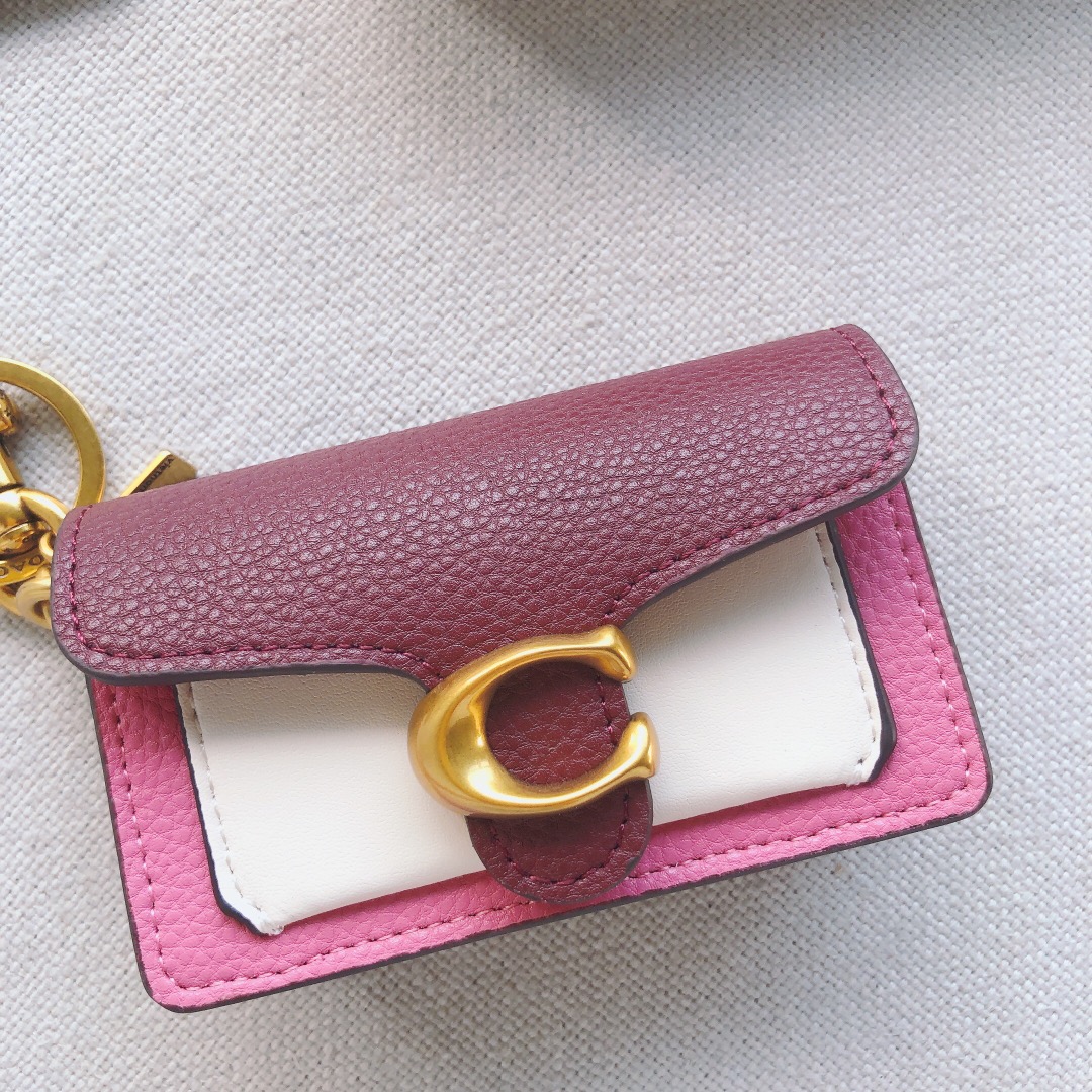 Coach ～款号：1614 Coach Tabby系列卡包/挂件 采用荔枝纹牛皮制作 装10张卡没问题