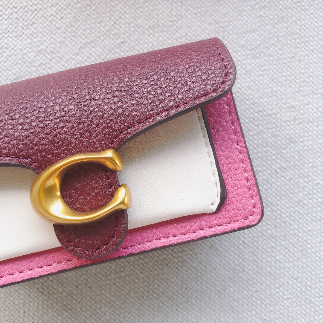 Coach ～款号：1614 Coach Tabby系列卡包/挂件 采用荔枝纹牛皮制作 装10张卡没问题