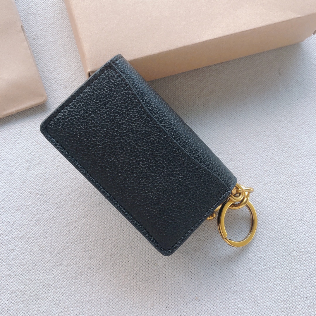 Coach ～款号：4416 Coach Tabby系列卡包/挂件 采用荔枝纹牛皮制作 装10张卡没问题