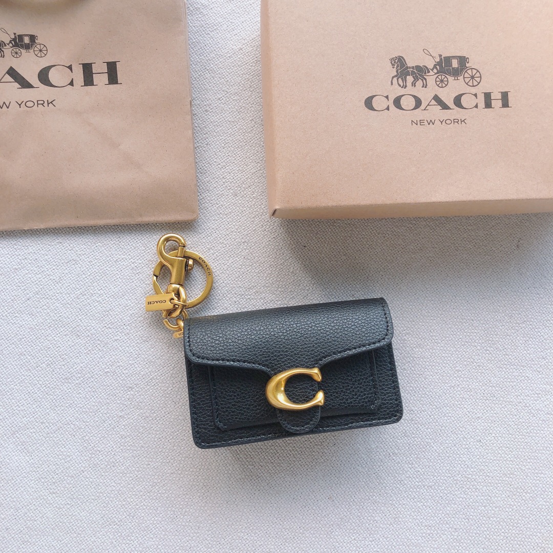Coach ～款号：4416 Coach Tabby系列卡包/挂件 采用荔枝纹牛皮制作 装10张卡没问题