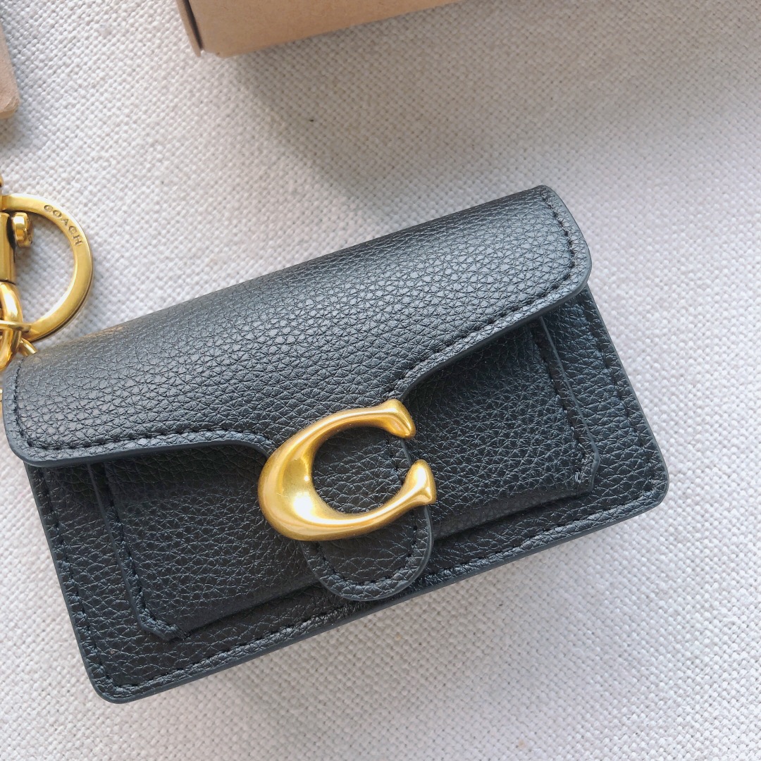 Coach ～款号：4416 Coach Tabby系列卡包/挂件 采用荔枝纹牛皮制作 装10张卡没问题