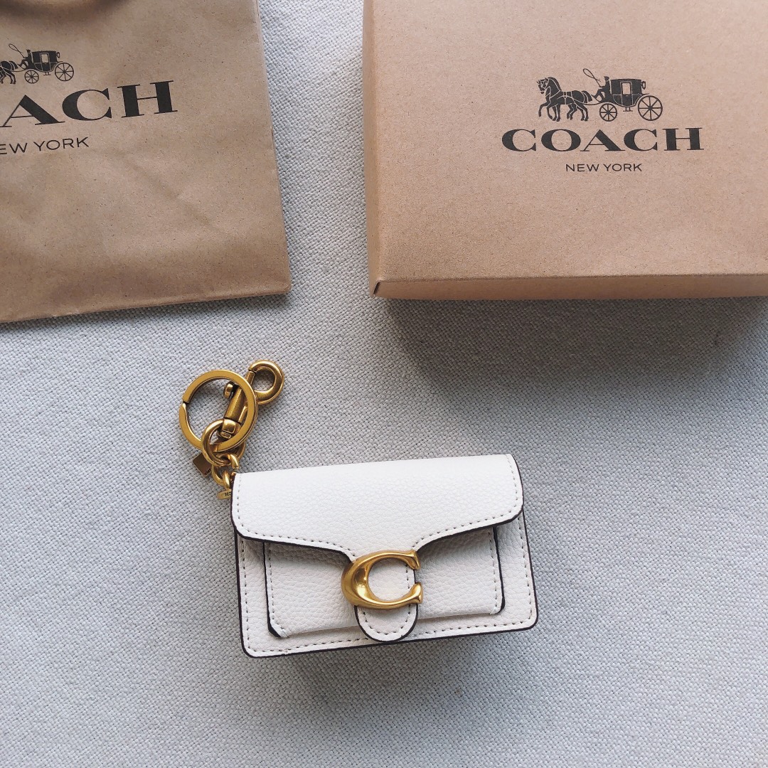 Coach ～款号：4416 Coach Tabby系列卡包/挂件 采用荔枝纹牛皮制作 装10张卡没问题