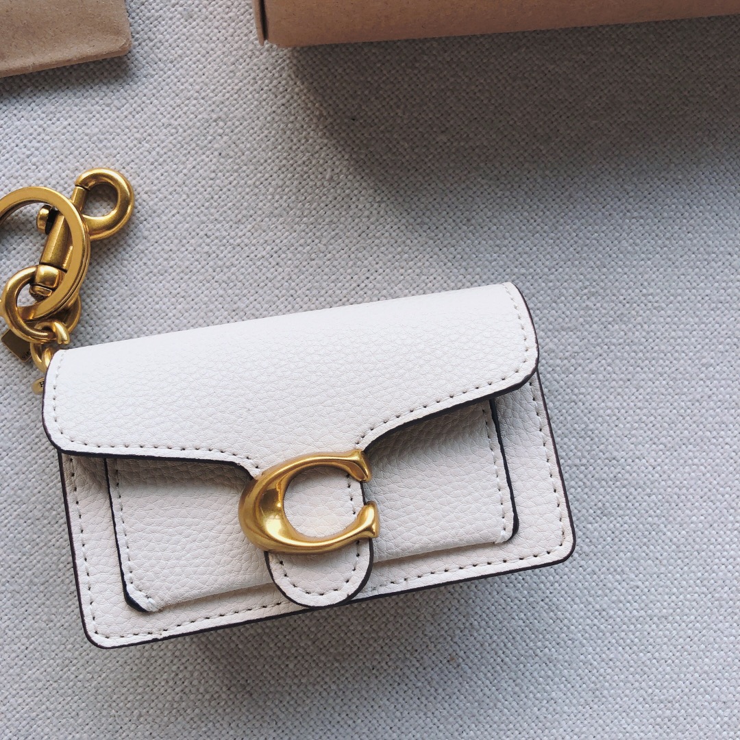 Coach ～款号：4416 Coach Tabby系列卡包/挂件 采用荔枝纹牛皮制作 装10张卡没问题