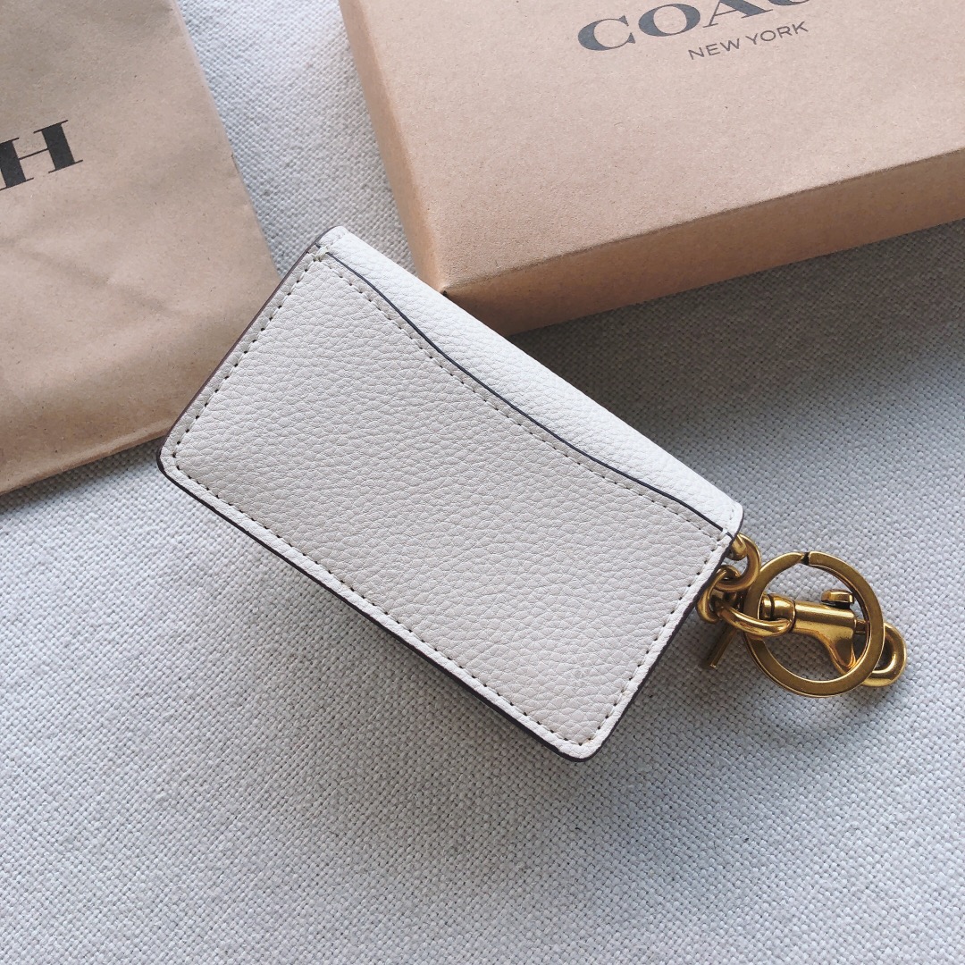 Coach ～款号：4416 Coach Tabby系列卡包/挂件 采用荔枝纹牛皮制作 装10张卡没问题