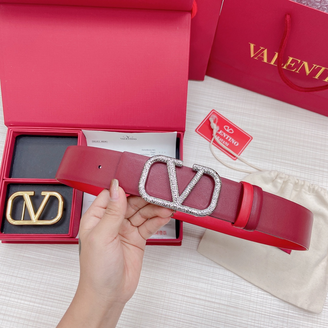 [Valentino Belts] The belt body is made of double-sided color matching and 2
