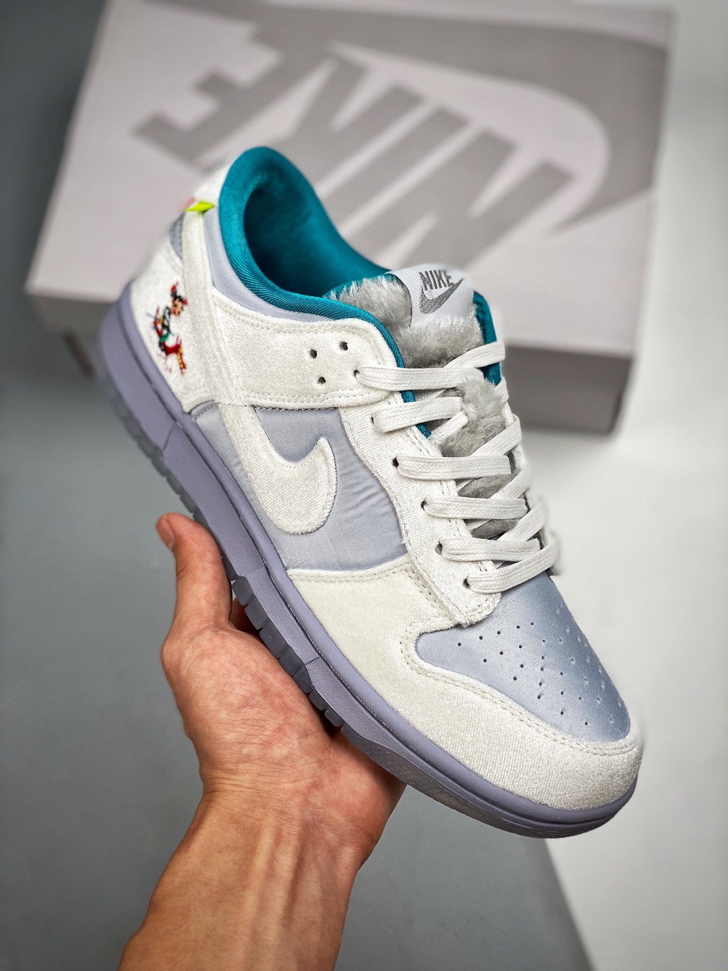 Nike Dunk Low Ice Paraíso invernal Festival de hielo y nieve. Esta combinación de colores utiliza suela de raso con pan…