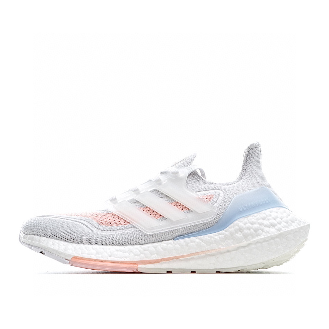 G5 阿迪达斯 Adidas UB7.0 爆米花 前凸后翘的adidas ultra boost 2021系列正式曝光，新一代的ulrtra boost 21在中底的部分添加了更多的boost材质面积，除了部分标志性的细节处外，这次更新的款式以前凸后翘的流线型呈现。中底的支撑片也变成了造型奇特的U型，鞋子设计十分有速度感。