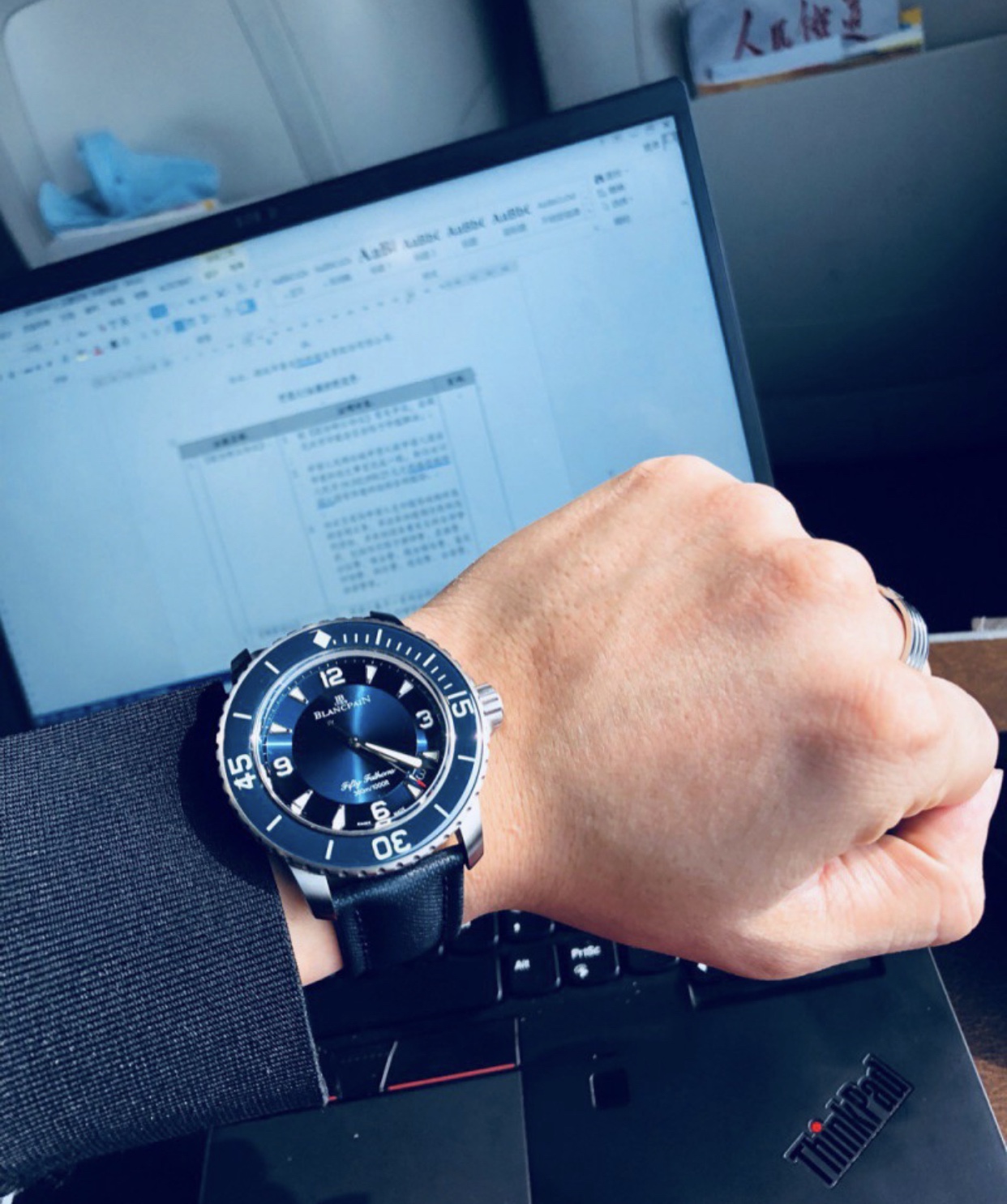 NO:393215,Blue start-up effect,19860909蓝色上手效果,,Watch