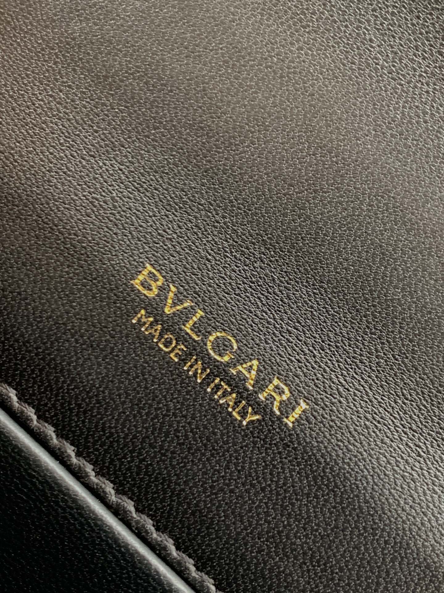 BVLGARI宝格丽酷黑小羊皮手提包38329