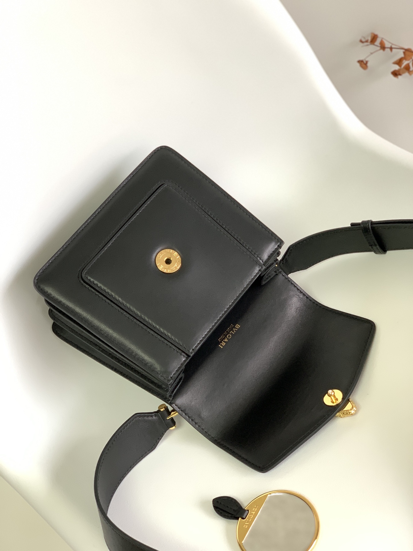 BVLGARI宝格丽酷黑小羊皮手提包38329