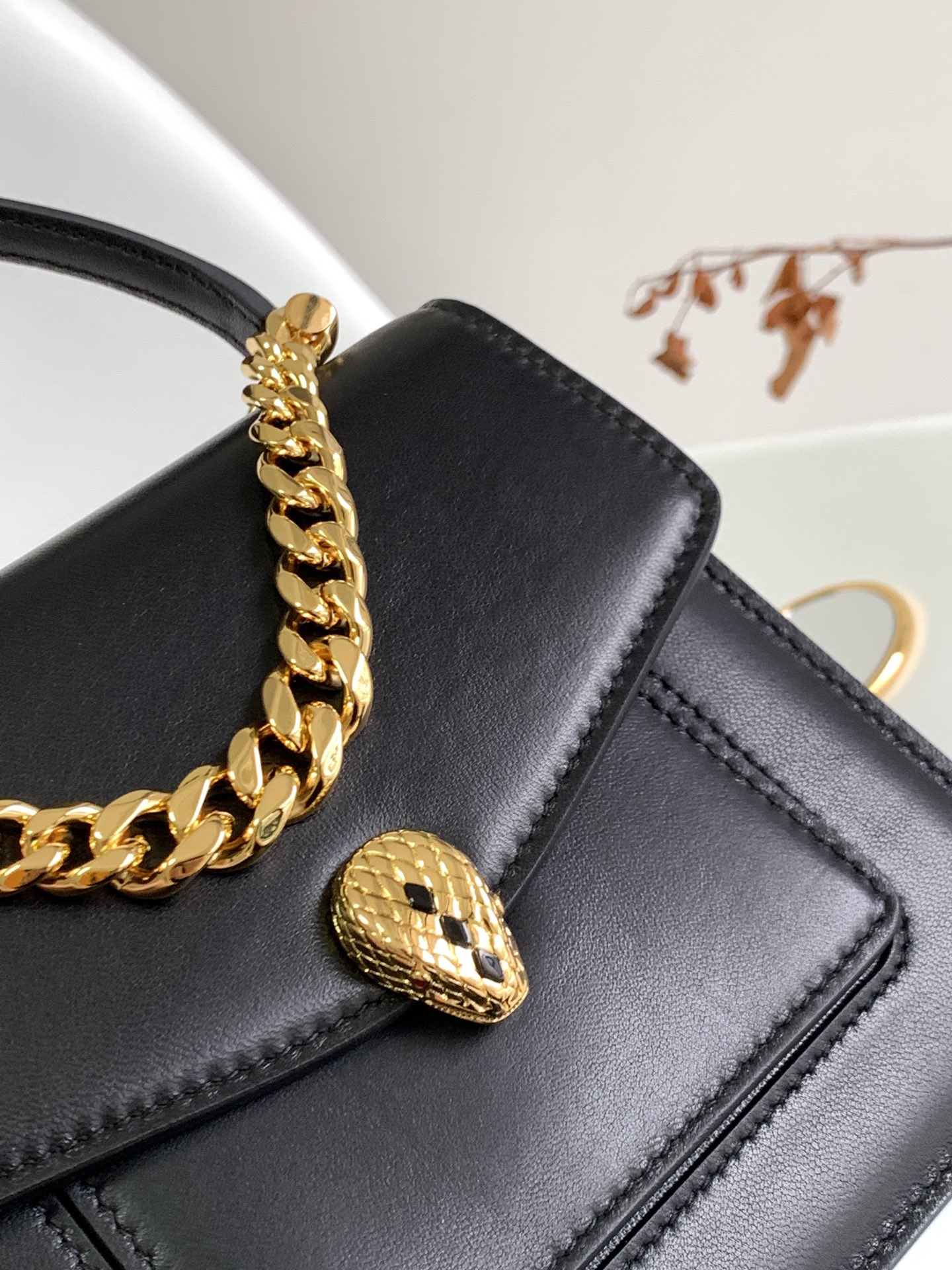 BVLGARI宝格丽酷黑小羊皮手提包38329