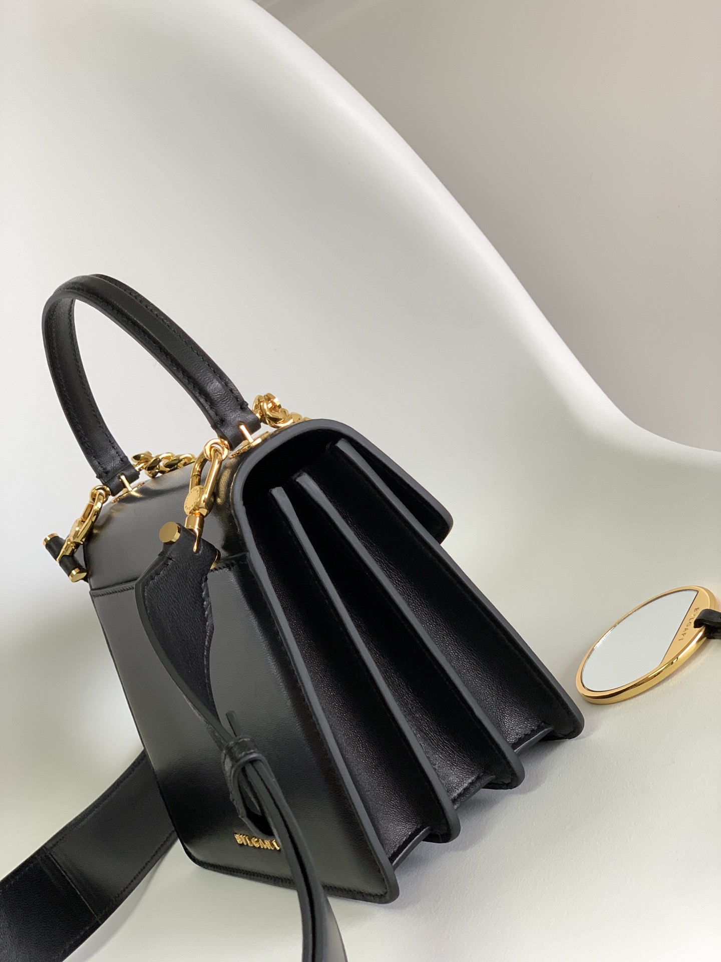 BVLGARI宝格丽酷黑小羊皮手提包38329