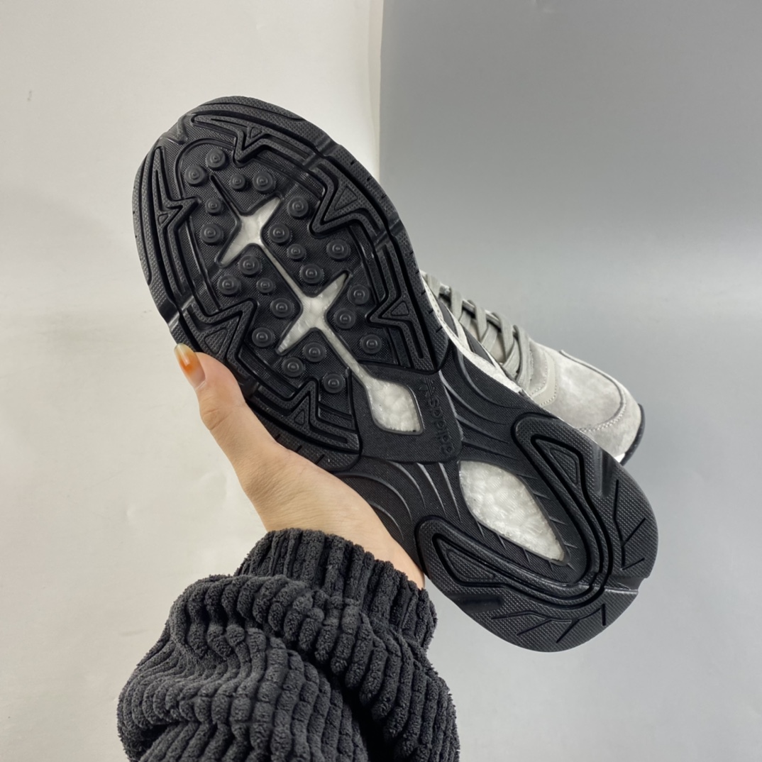 P200  Adidas  Tresc Run boost 燃烧火焰复古百搭跑鞋EG7055