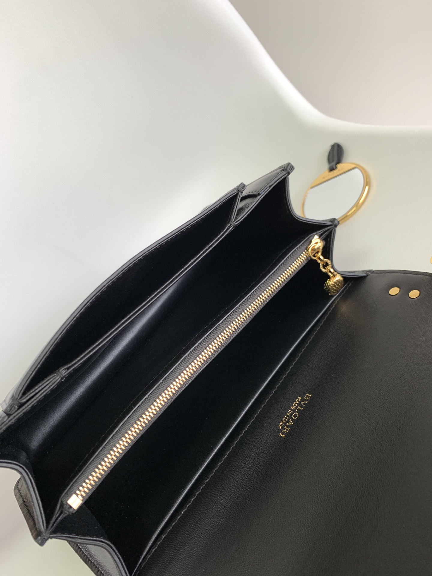 BVLGARI宝格丽酷黑小羊皮肩背包290323