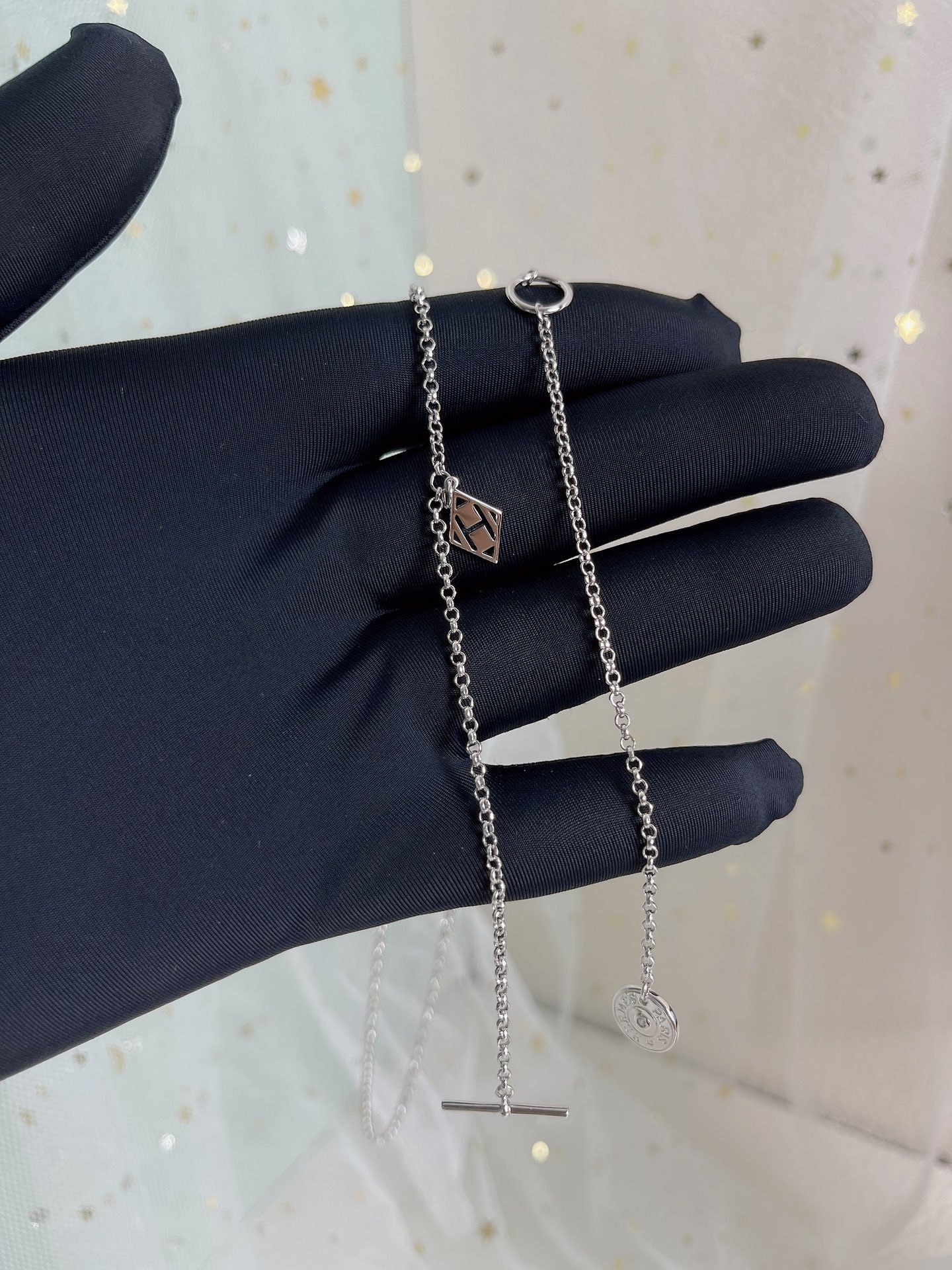 
Gambade系列是真的美，可惜最喜欢的长款项链找不到，偶遇短款赶紧收了～
长款gambabe h项链