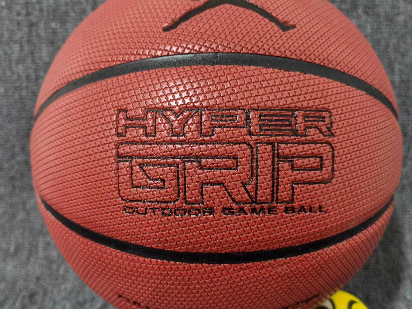 安福自取85
乔丹/JORDAN街头篮球7号男子球室内外水泥地比赛篮球吸湿球 
材质: 耐磨吸湿软皮
上市：2019夏
适合:室内户外水泥地专业比赛球
🏀🏀🏀🏀🏀🏀
—————————————————
🔥🔥另售:
———————————————
配件：气筒+球袋+球针+网兜 ，加10元。

🏀正品篮球🏀🏀品质保证🏀——————————————————
🔥🔥注意事项🔥🔥: 
充气前请充分湿润球针，用肥皂水为佳，防止气门受损，造成气门漏气。