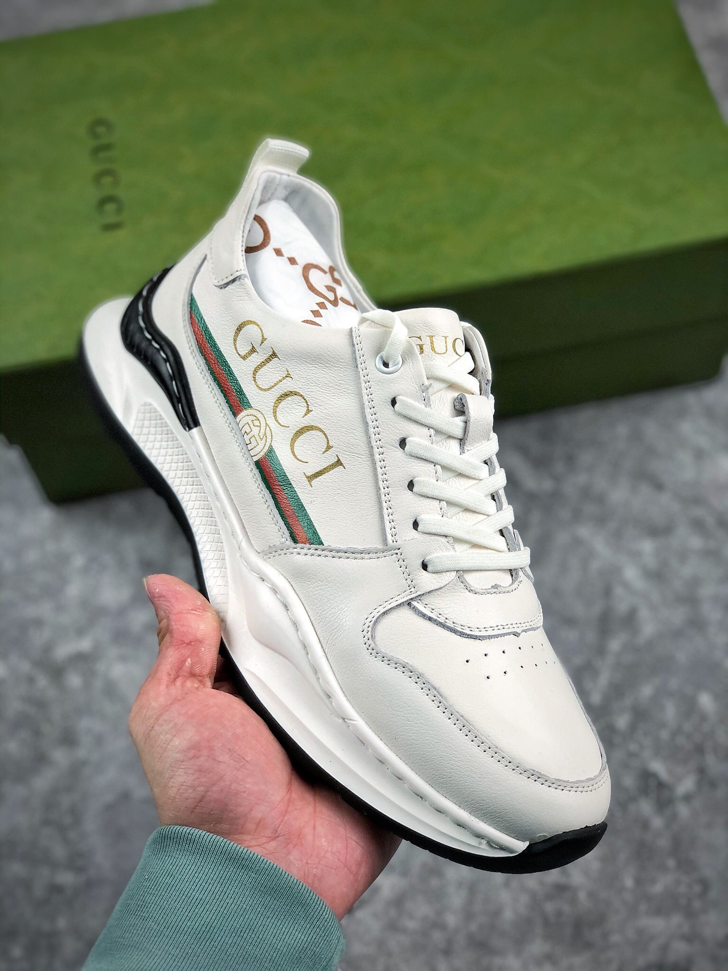 本地自取   核心供货
新货古驰Gucci Distressed Screener sneaker 经典复古学院风运动休闲鞋
#纯原级别 广东品质原厂＃海外专供批次 原厂订单 目前市面最强 高端零售海外实体专供  原装意大利进口里外全皮  原装雪梨形超软沙绒纸团#高工艺无缝细空胶技术 全套包装  顶软级牛皮 广东原单顶级大厂代出工品 原档原标原盒 随意对比任版何本 
Size： 38 39 40 41 42 43 44