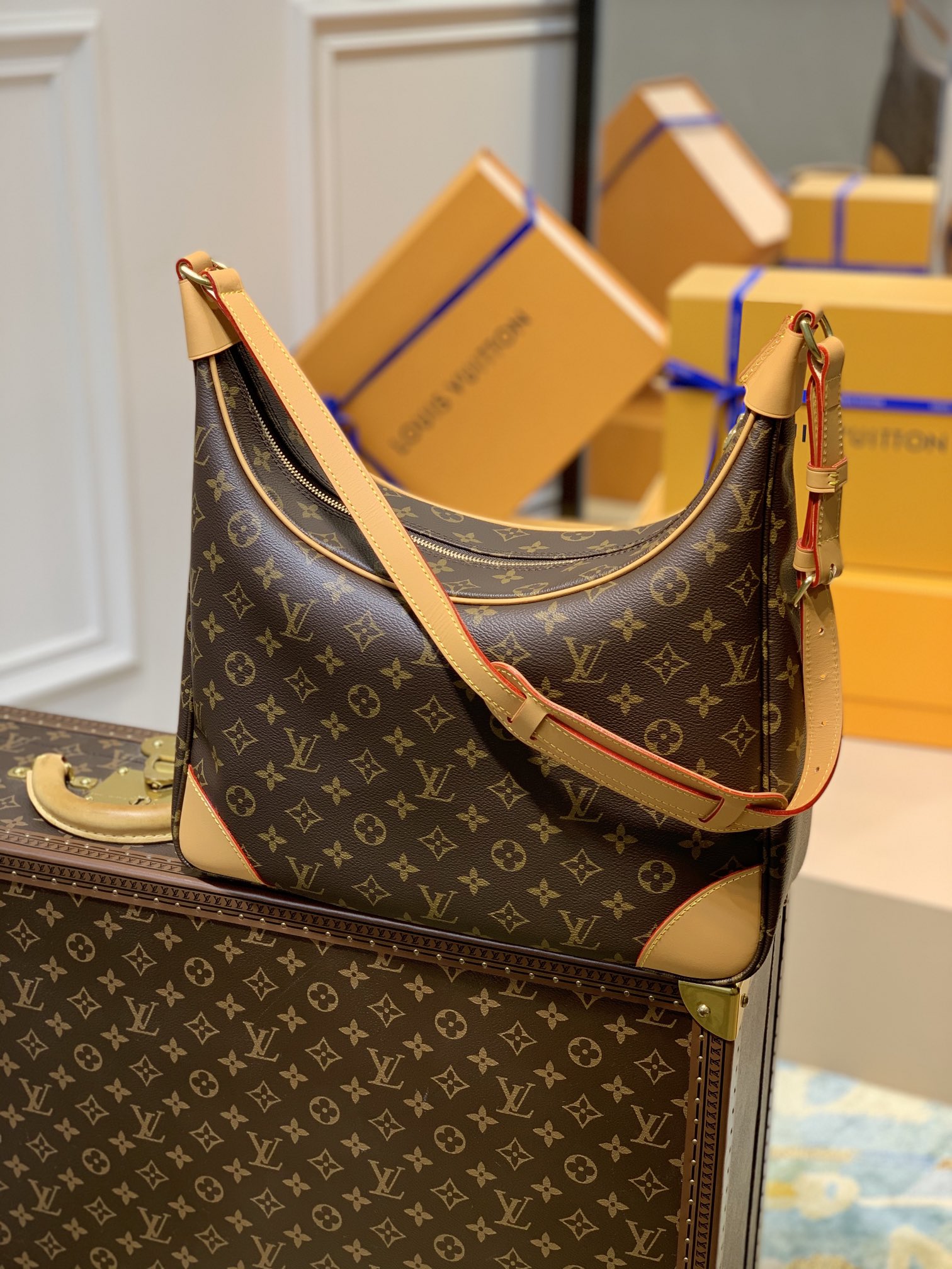 Louis Vuitton LV 中古大号牛角包 M51260