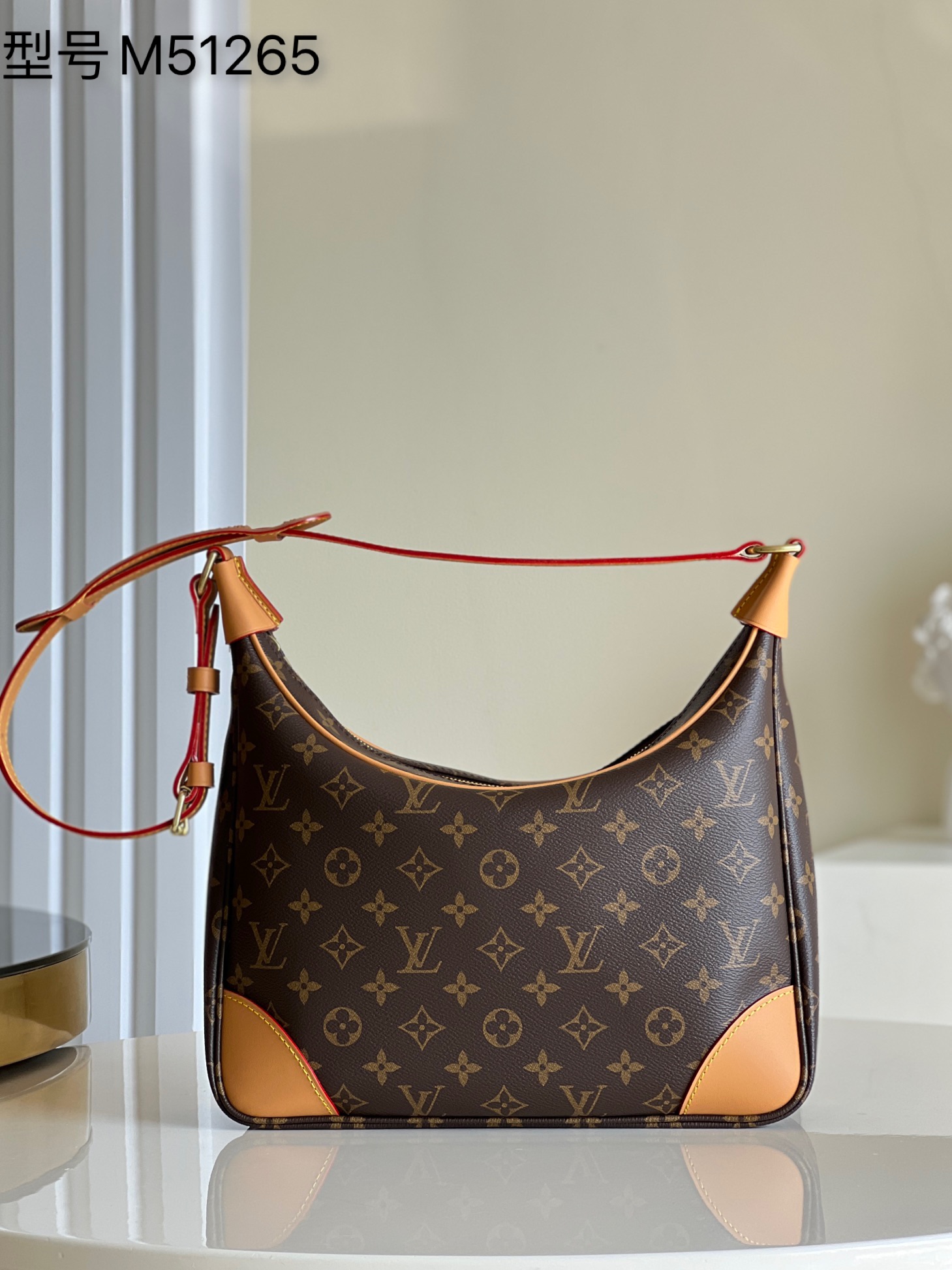 NO:397927,【Exclusive real photo M51265】Pretty medieval croissant Boulogne handbag is made of classic Monogram canvas, adjustable shoulder straps to achieve crossbody or shoulder back, large-capacity pockets to accommodate daily needs. Universal for men and women, classic outdated size: 19*30*10cm ht.,LV [original leather],louis vuitton19860909【独家实拍M51265】老花中古牛角包 Boulogne 手袋取材经典 Monogram 帆布,可调节肩带实现斜挎或肩背,大容量口袋容纳日常所需妥妥当当.男女通用,经典不过时尺寸:19*30*10cm ht.,LV【原厂皮】,louis vuitton,Bag