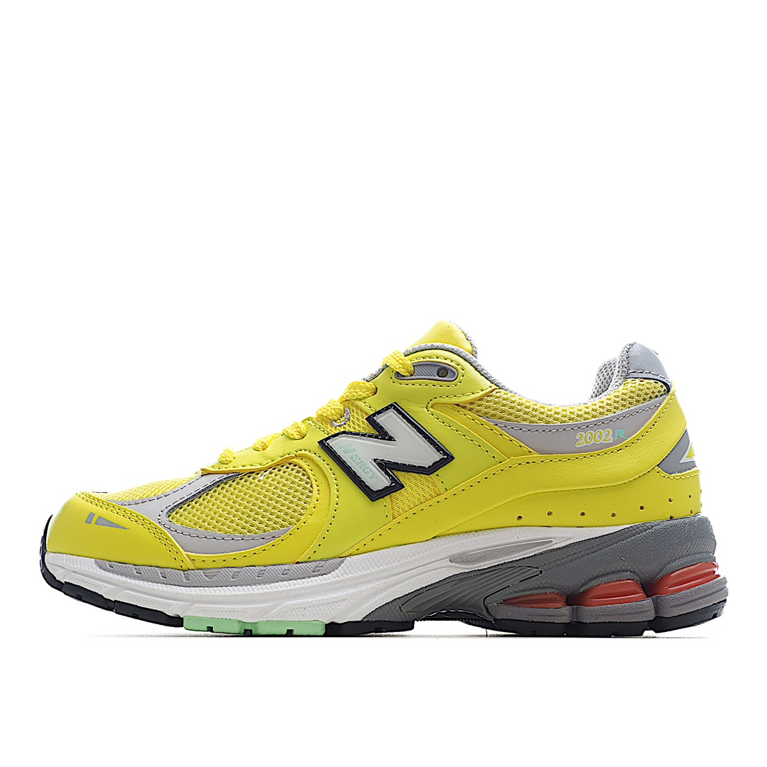 G5 公司级别 区分市面通货 New Balance 2002 复古休闲跑步鞋 M 2002RLC 最新出的 2002R系列，鞋款延续了经典科技，升级版N-ERGY缓震物料机能与材质上脚太舒适了，鞋面的柔软麂皮搭配尼龙网布，特别透气而且还复古感，不管是搭配牛仔裤还工装裤都是百搭