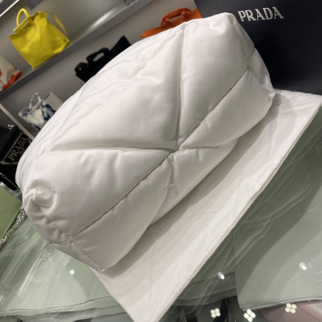 Prada 秋冬新款托特包