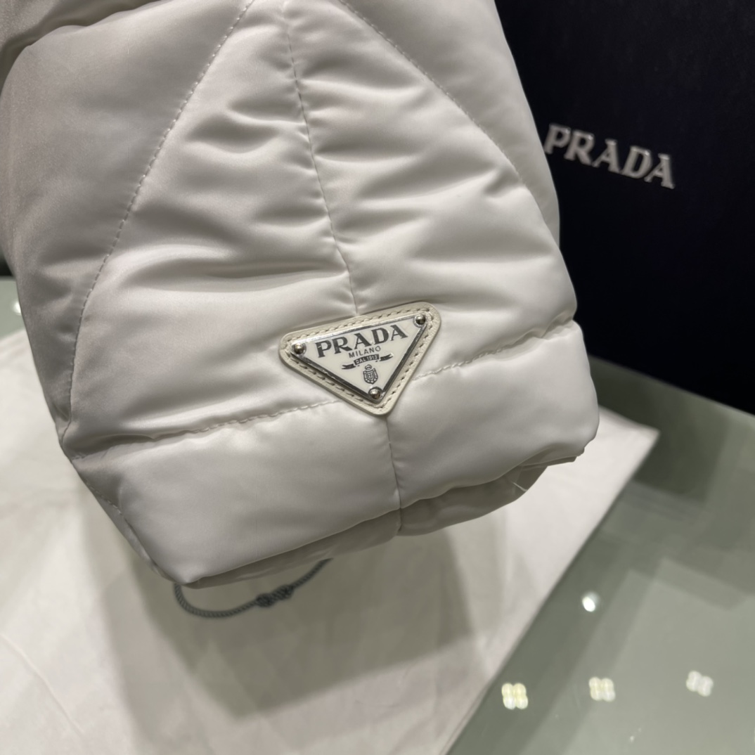 Prada 秋冬新款托特包