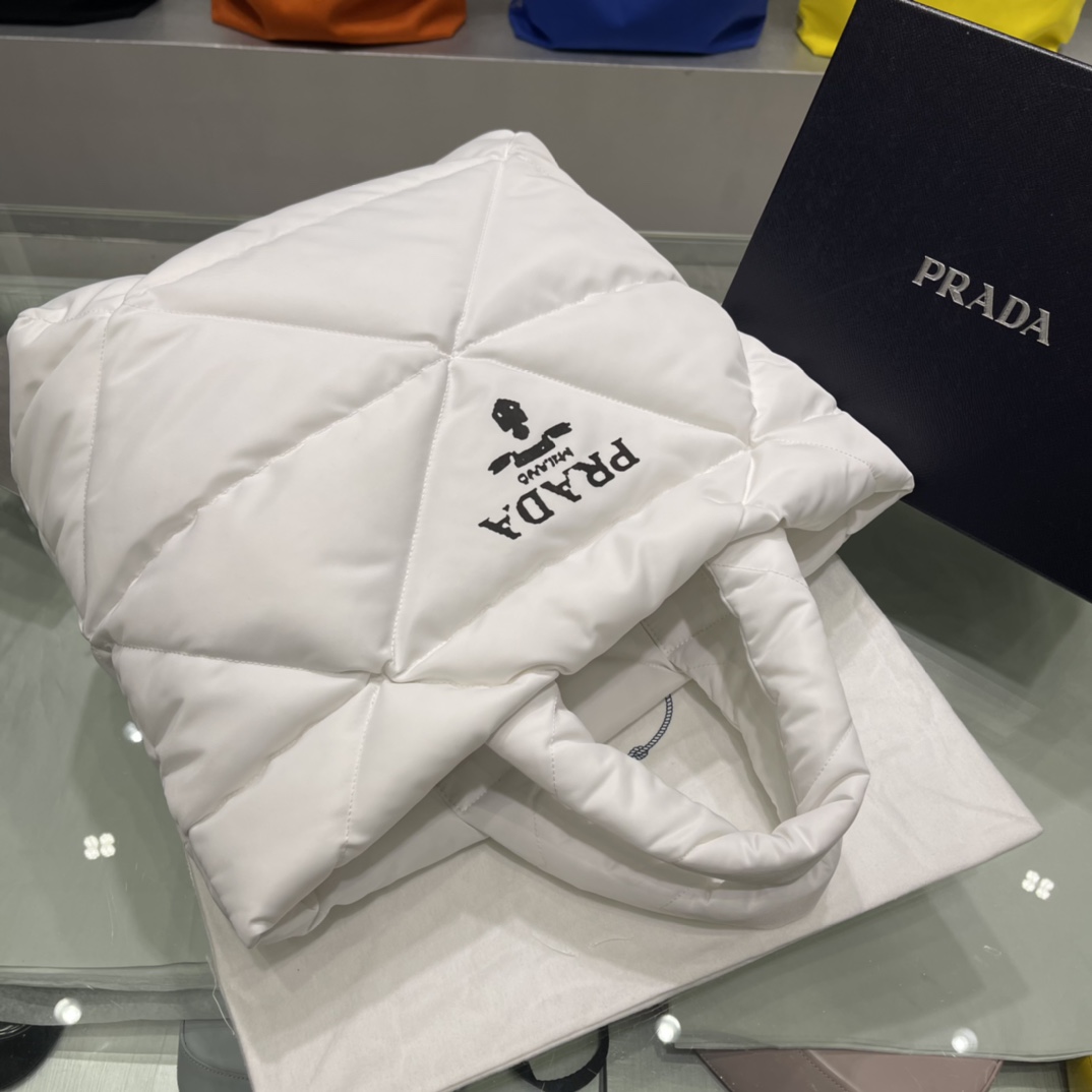 Prada 秋冬新款托特包