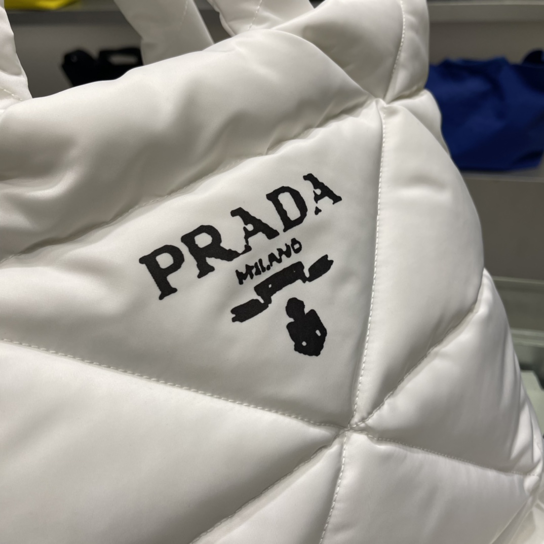 Prada 秋冬新款托特包