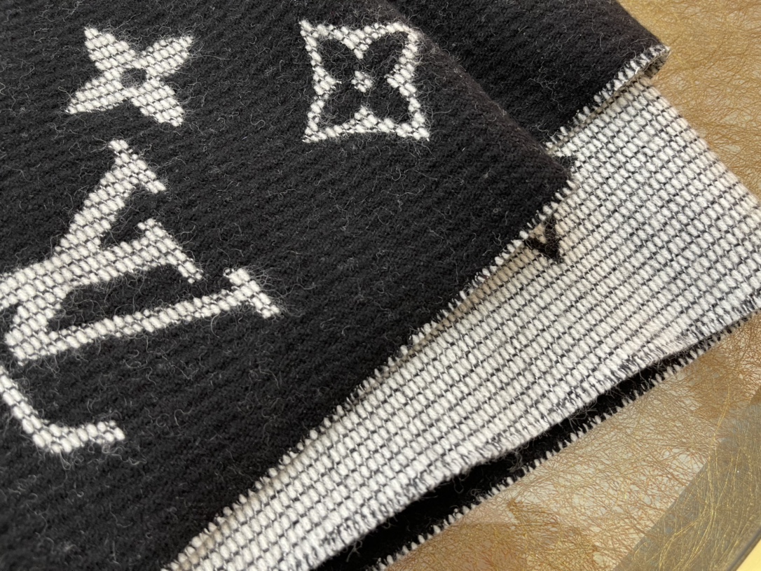 LV路易威登羊毛羊驼毛混纺Daily 围巾M76701