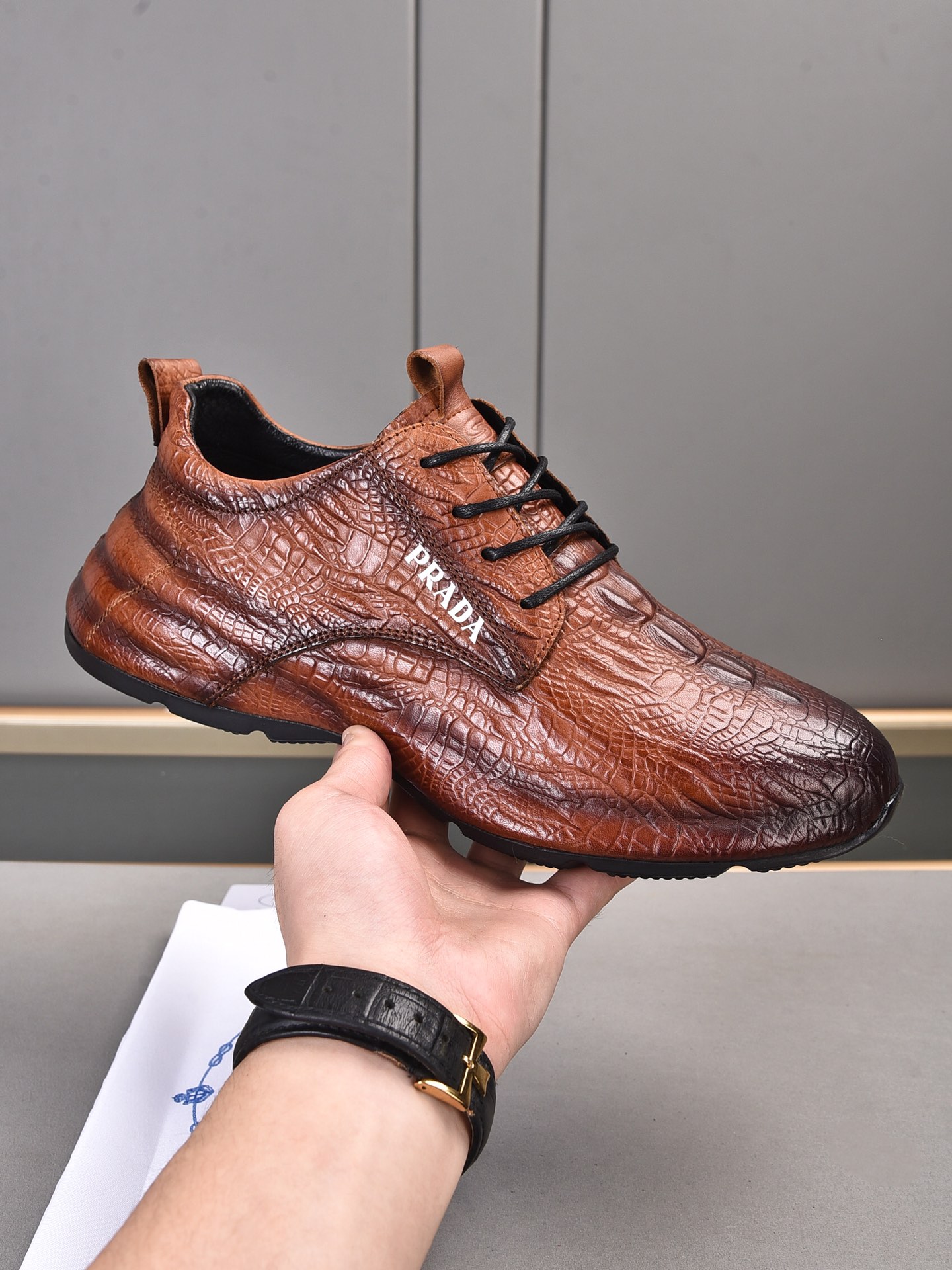 PP300 explosiva [PRADA Prada] Milán, Italia - top zapatos casuales de los hombres! 2021 invierno nue