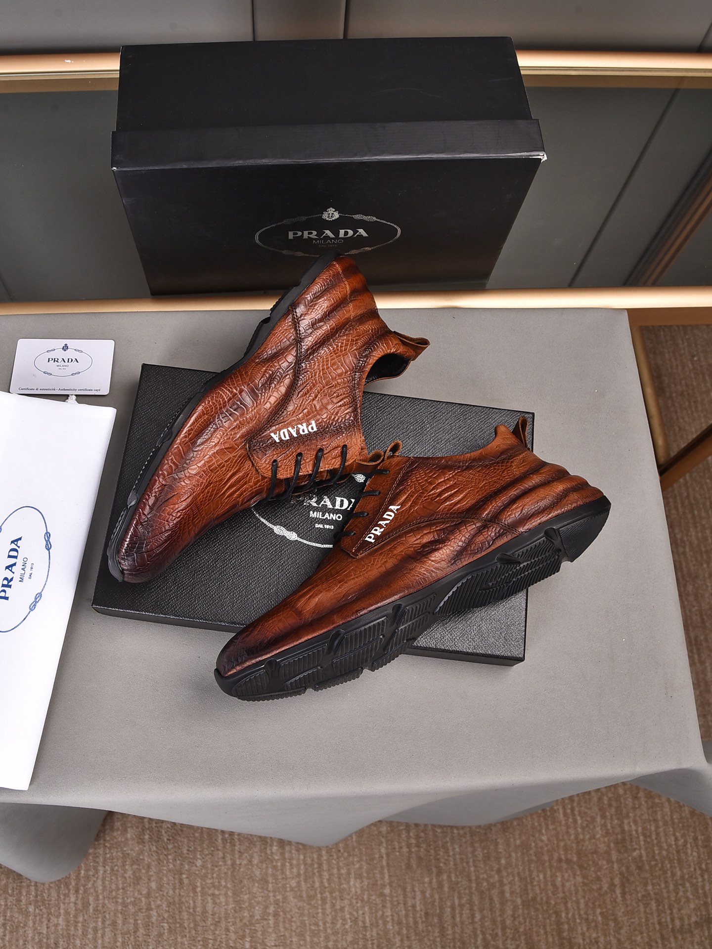 PP300 explosiva [PRADA Prada] Milán, Italia - top zapatos casuales de los hombres! 2021 invierno nue