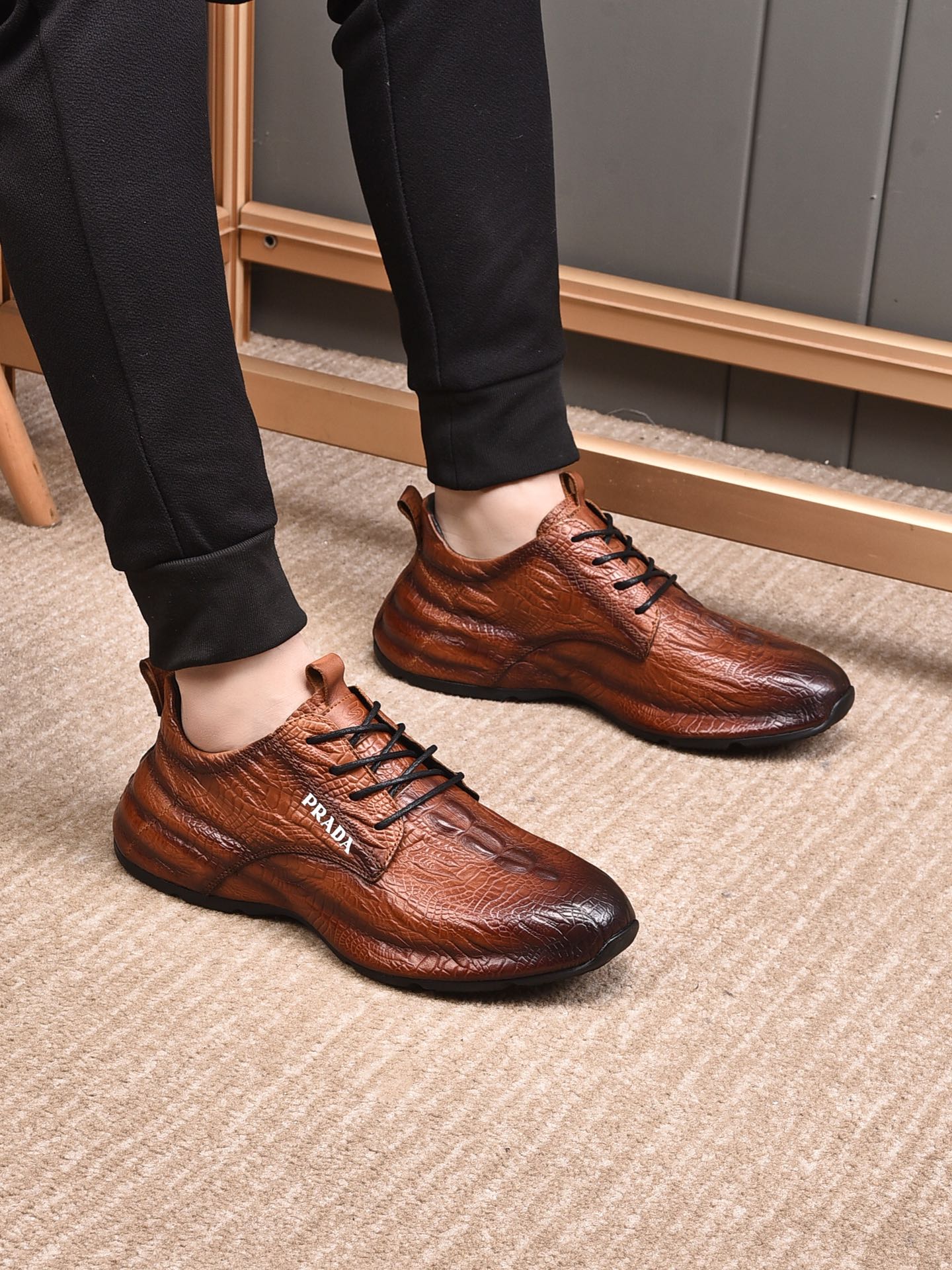 PP300 explosiva [PRADA Prada] Milán, Italia - top zapatos casuales de los hombres! 2021 invierno nue