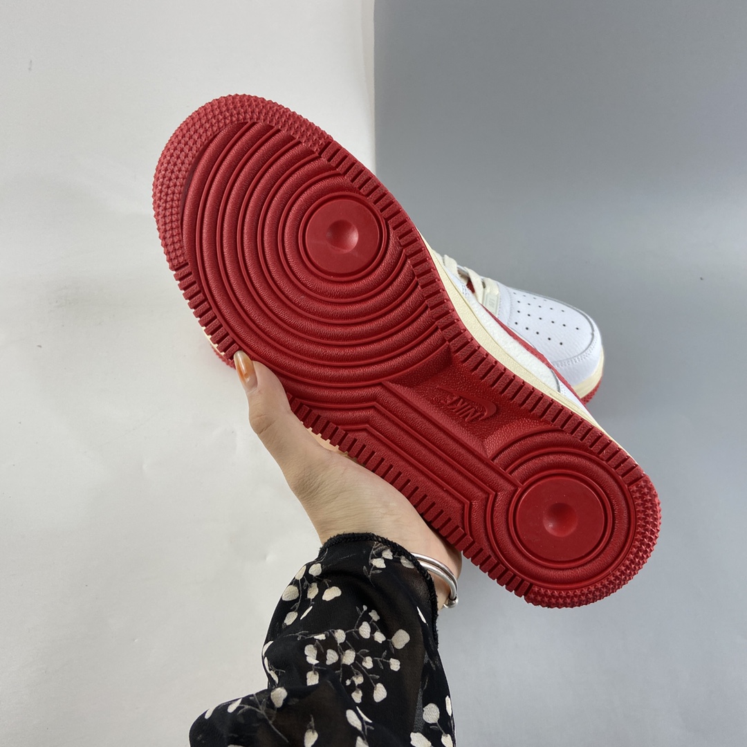 P200  NIKE Air Force 1’07 空军一号帆白红低帮休闲板鞋 DO5220-131