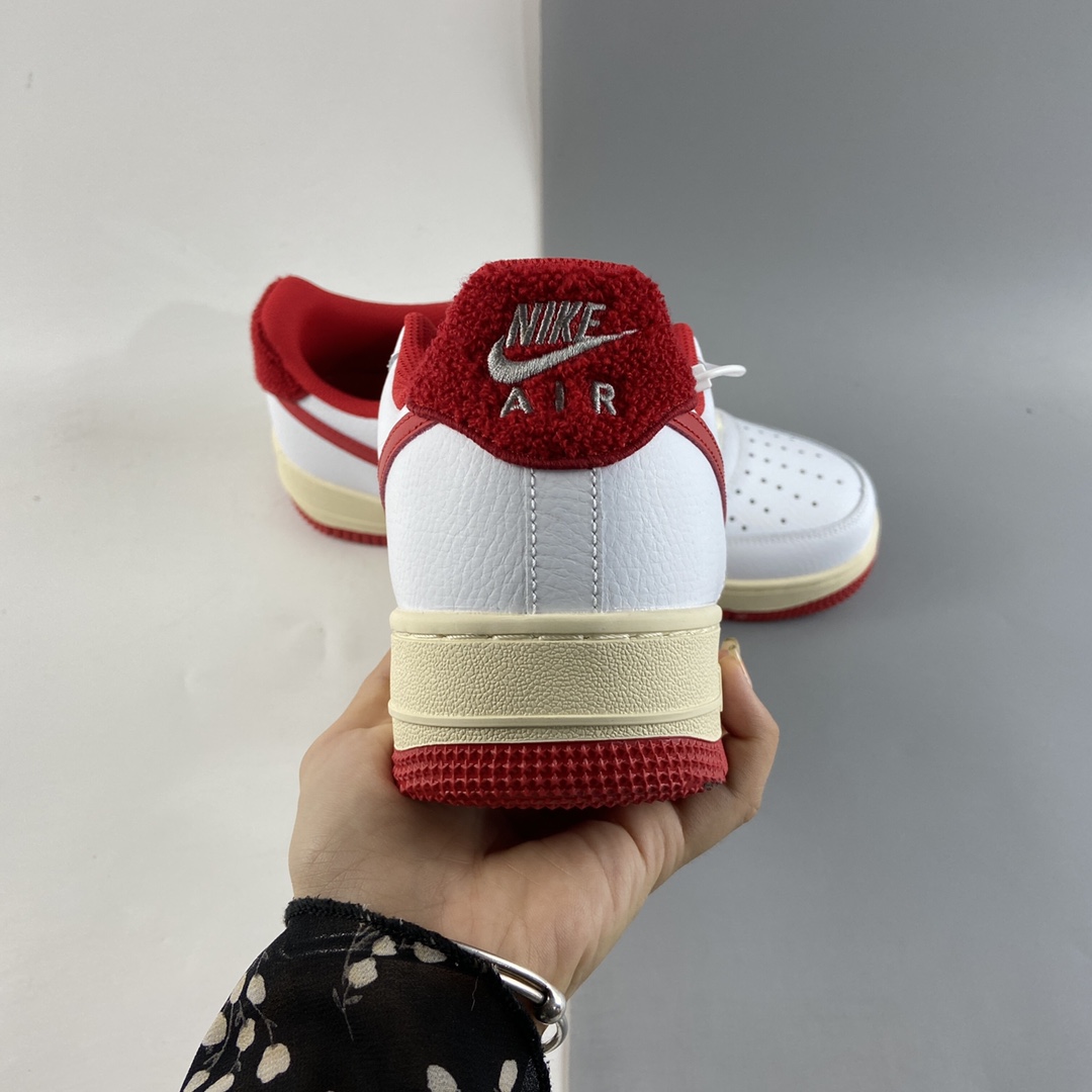 P200  NIKE Air Force 1’07 空军一号帆白红低帮休闲板鞋 DO5220-131