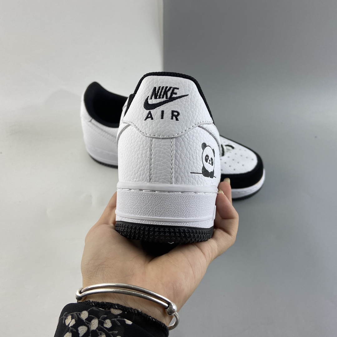 P240  NIKE Air Force 1’07 Low 黑白熊猫板鞋 554826-116