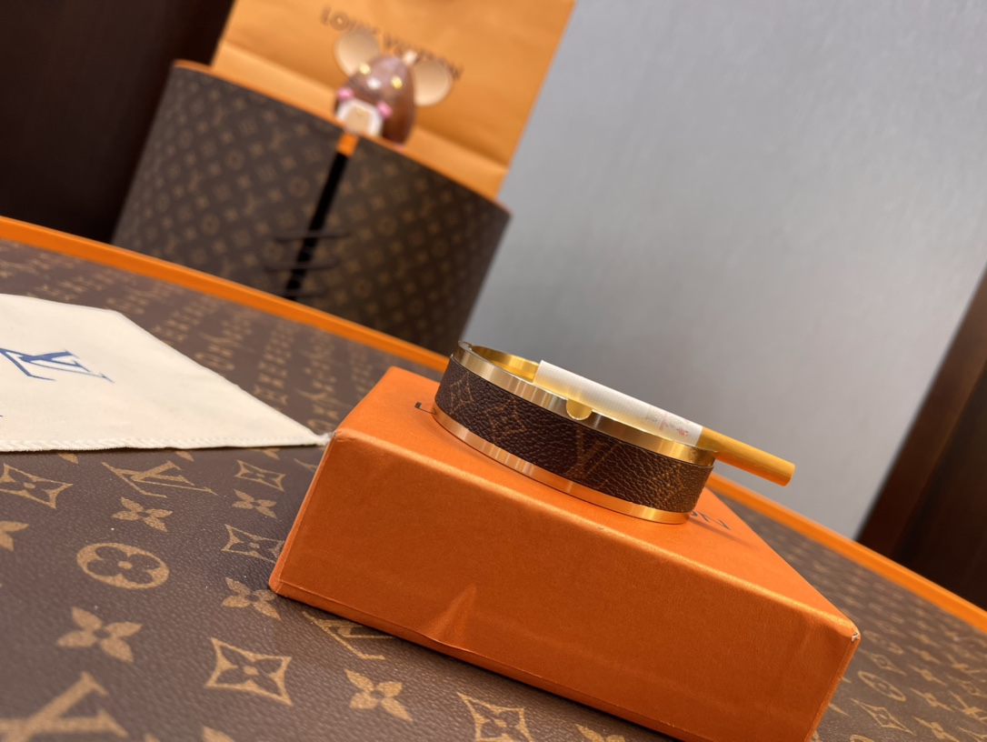 Louis Vuitton Solid Copper Ashtray - Comprehensive 6
