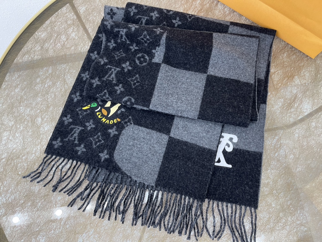 LV路易威登NIGO 联名款鸭子刺绣围巾MP2701