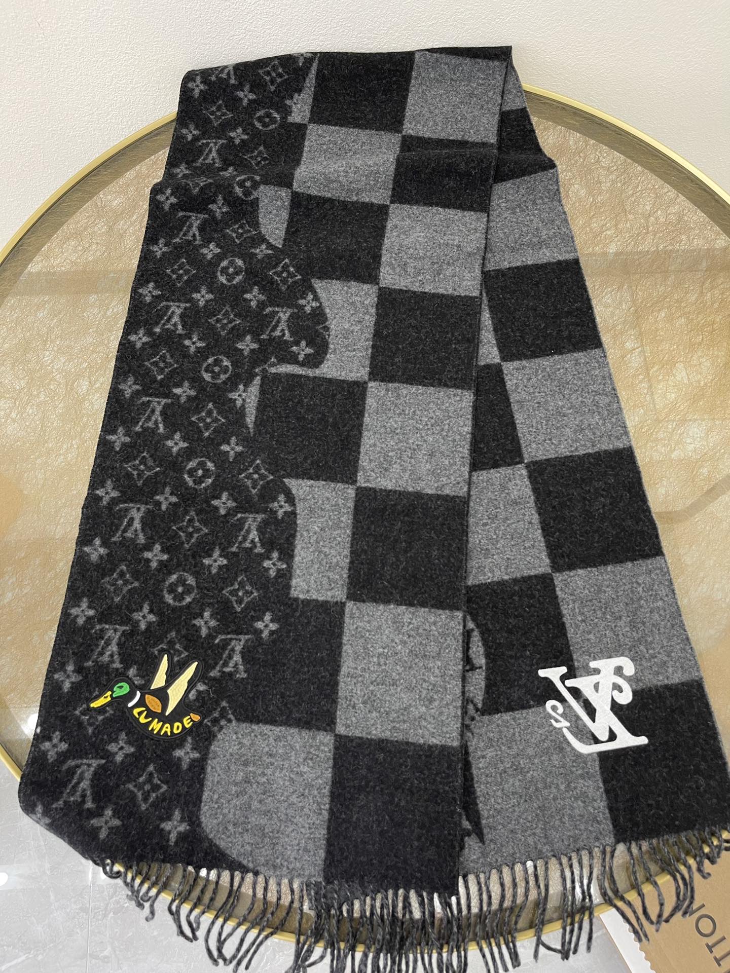 LV路易威登NIGO 联名款鸭子刺绣围巾MP2701