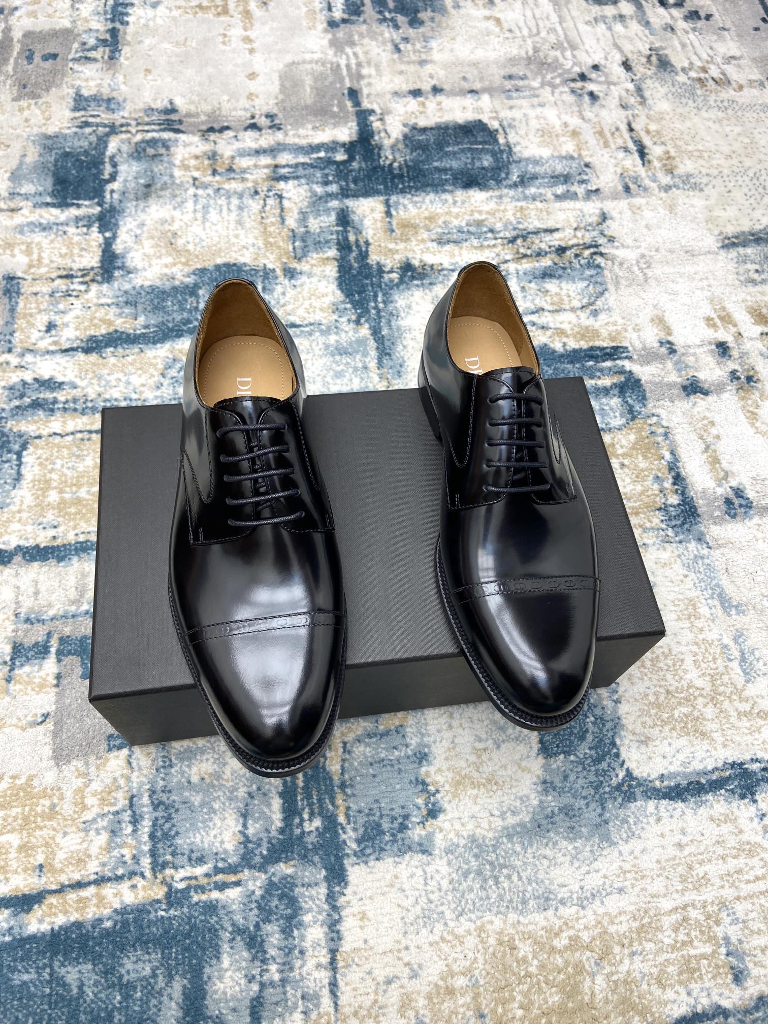 NO:274289,Dior ~ Size: 38-45 D Home New Men's Leather Shoes, Top-grade Craftsmanship, Perfect Replica, The surface is made of imported calfskin, matched with cowhide inner/foot pads, original private mold hardware buckle, Italian imported genuine leather sole, full of luxury!  ,dior,dior,cowhide,Leather soles19860909Dior～码数:38-45 D家新品男士正装皮鞋,顶级工艺,完美复刻,面采用进口小牛皮制作,搭配牛皮内里/垫脚,原版私模五金扣,意大利进口真皮大底,尽显奢华！,,dior,dior,cowhide,Leather soles,Men's shoes