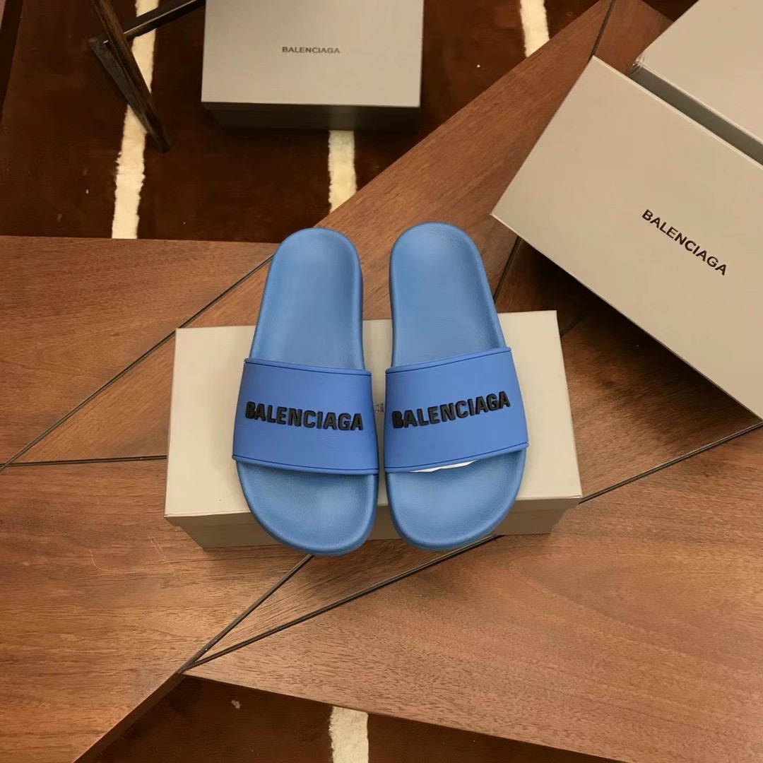 H0 。 巴黎世家 奢侈品情侣拖鞋，休闲宽松舒适型。上图片必爆款[愉快][愉快]