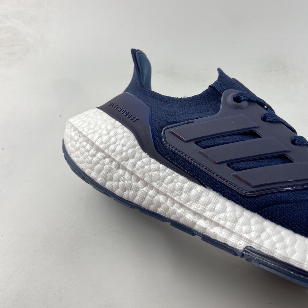 P240  Adidas  Ultra Boost 22 Consortium 阿迪达斯新款8.0厚底爆米花跑鞋  GX5461 全掌Boost将缓震和能量回馈再一次进行了升级，提供更好的舒适穿着体验，UB8.0 360oPrimeknit编织工艺，S型Heel Counter提供更加精准锁定后跟，带来出众的后跟包裹，LEP创新大底延续马牌橡胶大底，同时新加入LEP结构，为每一步提供更多动力及更好回弹。 尺码：39 40 40.5 41 42 42.5 43 44 44.5 45 46 47 48