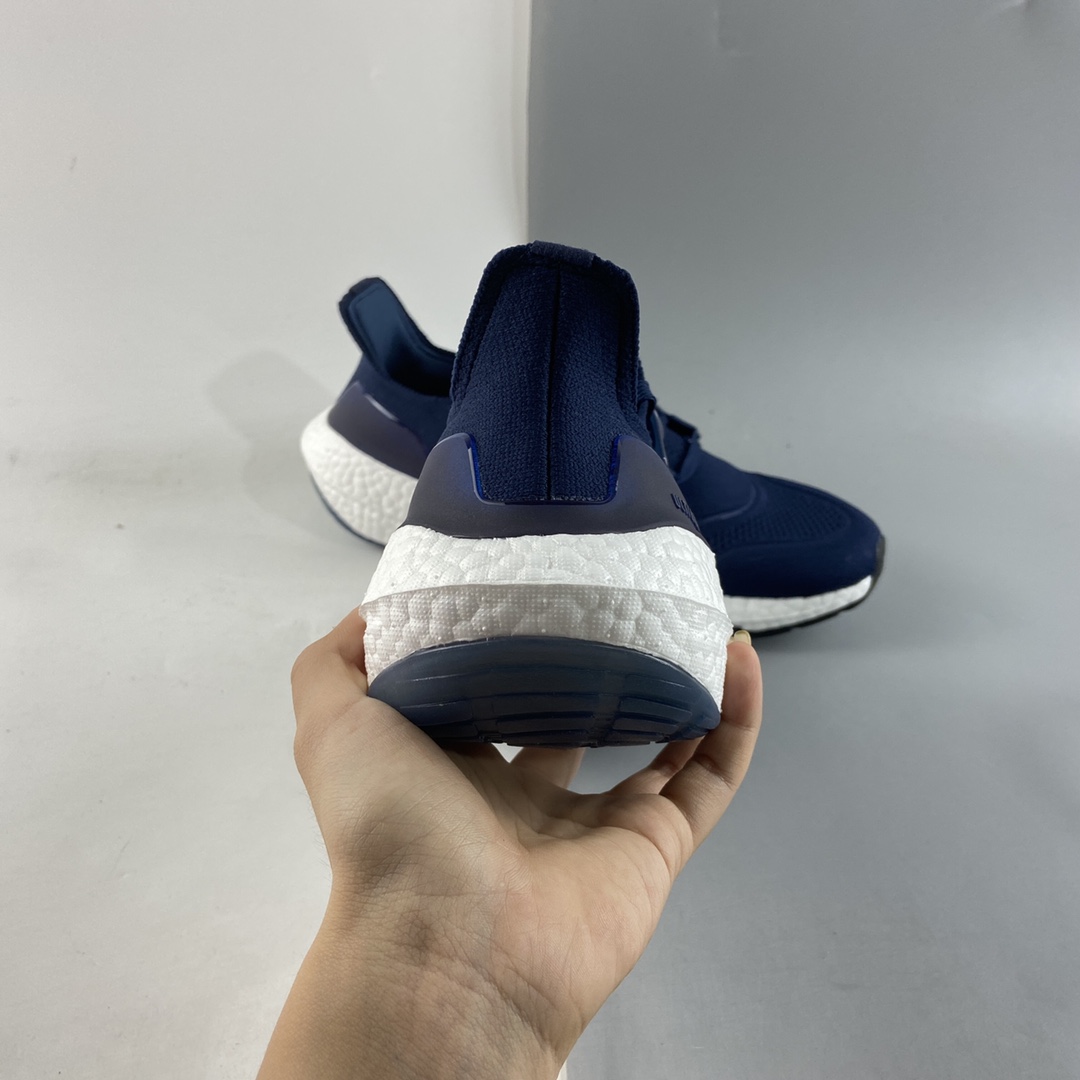 P240  Adidas  Ultra Boost 22 Consortium 阿迪达斯新款8.0厚底爆米花跑鞋  GX5461 全掌Boost将缓震和能量回馈再一次进行了升级，提供更好的舒适穿着体验，UB8.0 360oPrimeknit编织工艺，S型Heel Counter提供更加精准锁定后跟，带来出众的后跟包裹，LEP创新大底延续马牌橡胶大底，同时新加入LEP结构，为每一步提供更多动力及更好回弹。 尺码：39 40 40.5 41 42 42.5 43 44 44.5 45 46 47 48
