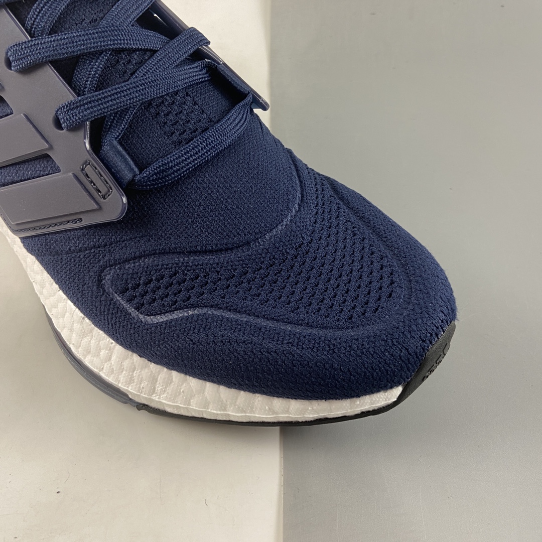 P240  Adidas  Ultra Boost 22 Consortium 阿迪达斯新款8.0厚底爆米花跑鞋  GX5461 全掌Boost将缓震和能量回馈再一次进行了升级，提供更好的舒适穿着体验，UB8.0 360oPrimeknit编织工艺，S型Heel Counter提供更加精准锁定后跟，带来出众的后跟包裹，LEP创新大底延续马牌橡胶大底，同时新加入LEP结构，为每一步提供更多动力及更好回弹。 尺码：39 40 40.5 41 42 42.5 43 44 44.5 45 46 47 48