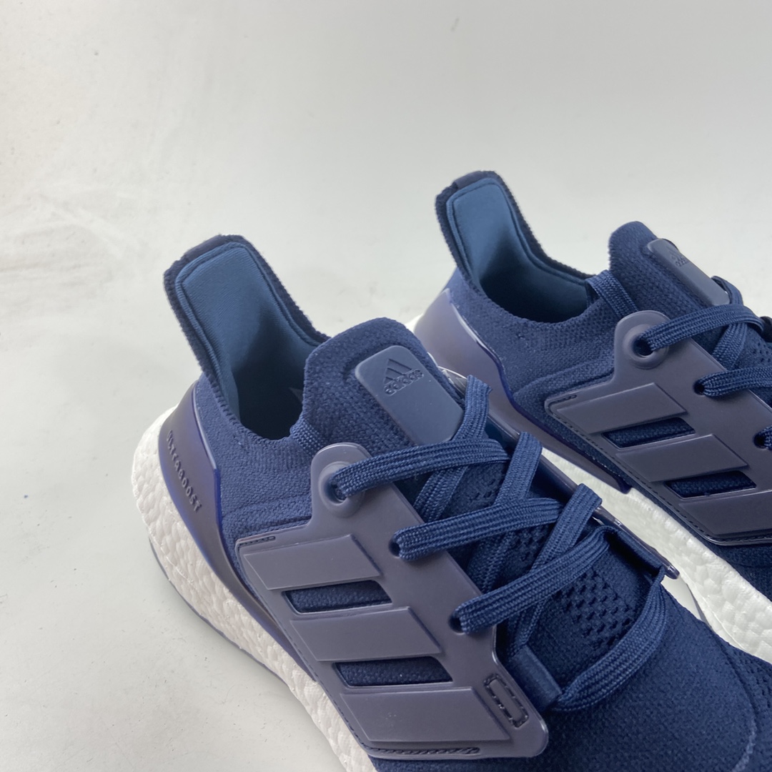 P240  Adidas  Ultra Boost 22 Consortium 阿迪达斯新款8.0厚底爆米花跑鞋  GX5461 全掌Boost将缓震和能量回馈再一次进行了升级，提供更好的舒适穿着体验，UB8.0 360oPrimeknit编织工艺，S型Heel Counter提供更加精准锁定后跟，带来出众的后跟包裹，LEP创新大底延续马牌橡胶大底，同时新加入LEP结构，为每一步提供更多动力及更好回弹。 尺码：39 40 40.5 41 42 42.5 43 44 44.5 45 46 47 48