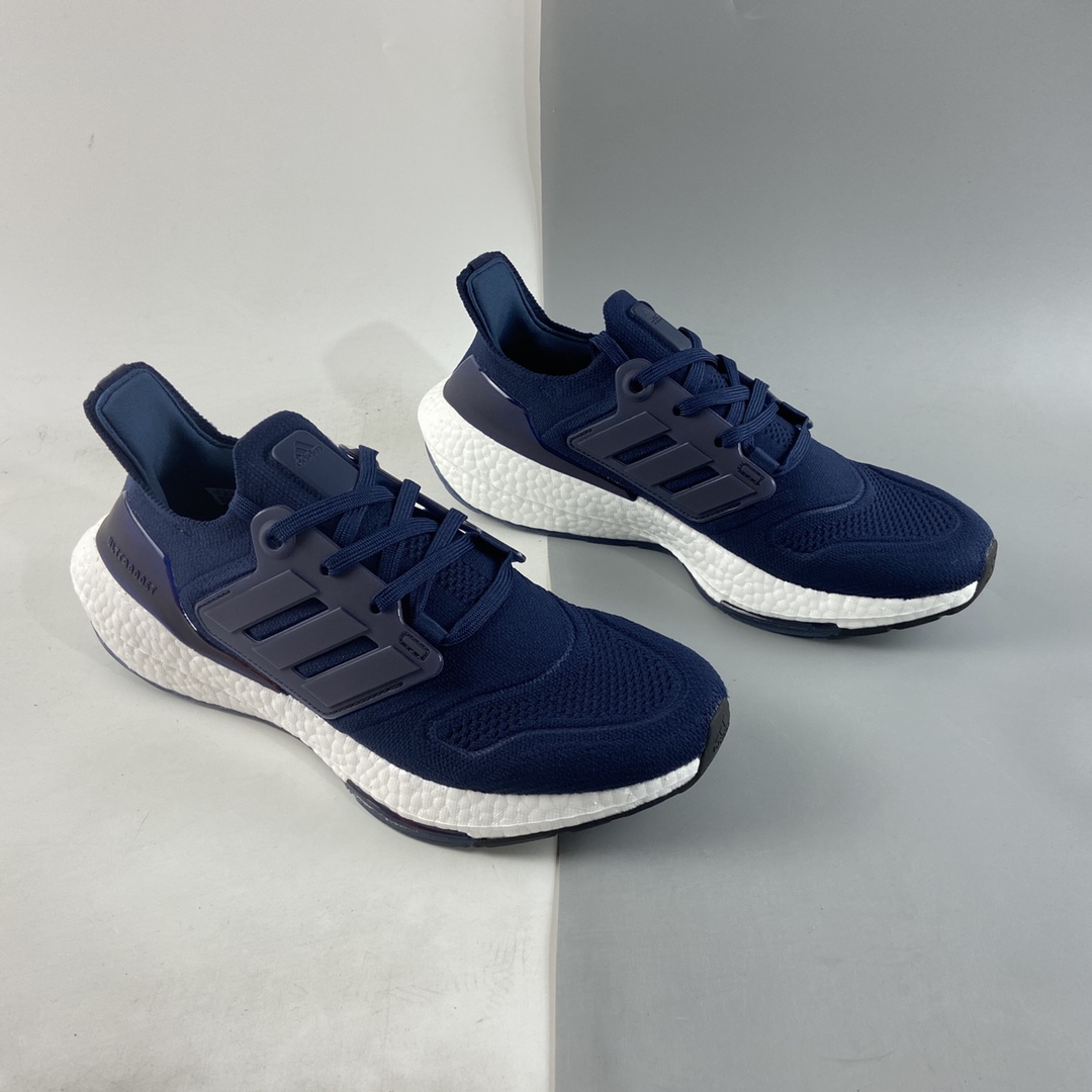 P240  Adidas  Ultra Boost 22 Consortium 阿迪达斯新款8.0厚底爆米花跑鞋  GX5461 全掌Boost将缓震和能量回馈再一次进行了升级，提供更好的舒适穿着体验，UB8.0 360oPrimeknit编织工艺，S型Heel Counter提供更加精准锁定后跟，带来出众的后跟包裹，LEP创新大底延续马牌橡胶大底，同时新加入LEP结构，为每一步提供更多动力及更好回弹。 尺码：39 40 40.5 41 42 42.5 43 44 44.5 45 46 47 48