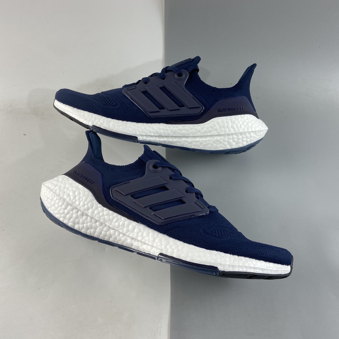 P240  Adidas  Ultra Boost 22 Consortium 阿迪达斯新款8.0厚底爆米花跑鞋  GX5461 全掌Boost将缓震和能量回馈再一次进行了升级，提供更好的舒适穿着体验，UB8.0 360oPrimeknit编织工艺，S型Heel Counter提供更加精准锁定后跟，带来出众的后跟包裹，LEP创新大底延续马牌橡胶大底，同时新加入LEP结构，为每一步提供更多动力及更好回弹。 尺码：39 40 40.5 41 42 42.5 43 44 44.5 45 46 47 48